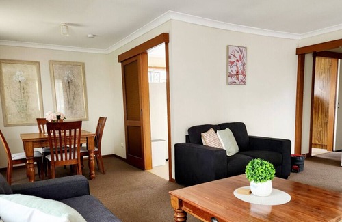 Shepparton House | The Edward - Central Unit