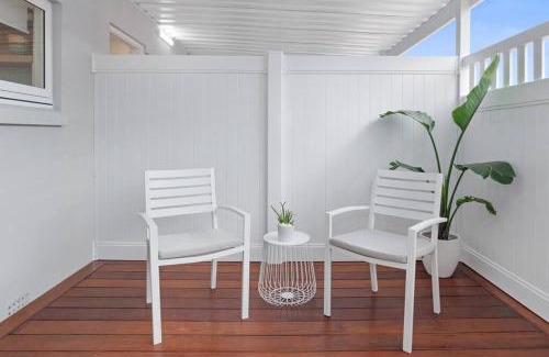 Christies Beach Apartment | The Elements l Air l 4 Stunning Apartments each with Private Outdoor Dining l Walk to the Beach l Event Friendly l Wifi l Netflix l Outdoor Shower l Communal BBQ Pavilion and Lawn Area l