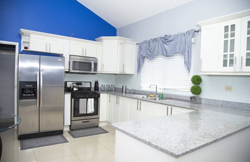 Kingston House | The Elevated Experience at Caymanas