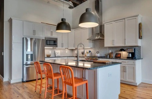 Fayetteville Apartment | The Elk Loft | 2BD/2BA Historic Beauty