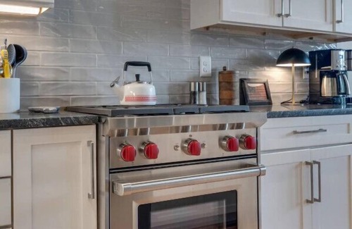 Fayetteville Apartment | The Elk Loft | 2BD/2BA Historic Beauty