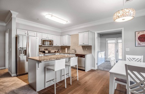 Melrose Apartment | The Elliot - Pool & Gym Amenities