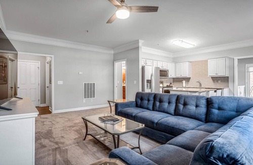 Melrose Apartment | The Elliot - Pool & Gym Amenities