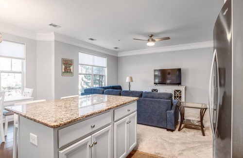 Melrose Apartment | The Elliot - Pool & Gym Amenities