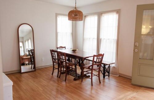 Norman House | The Elm House, Tranquil Getaway Close to Campus!