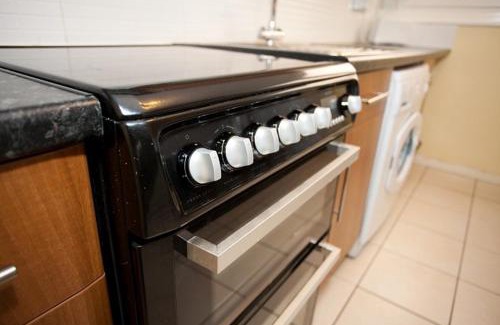 Nottingham City Centre Apartment | The Emporium - Huntingdon Street - Your own 7 Bedrooms City Centre Self Catering Accommodation, Snooker Room and 3 Bathrooms - Full Kitchen to Cook as you would at home and Parking for Cars or High Top Vans at five pounds a day
