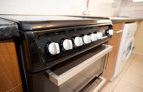 Nottingham City Centre Apartment | The Emporium - Huntingdon Street - Your own 7 Bedrooms City Centre Self Catering Accommodation, Snooker Room and 3 Bathrooms - Full Kitchen to Cook as you would at home and Parking for Cars or High Top Vans at five pounds a day