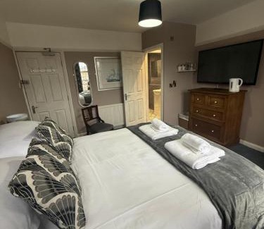 Whitby Hotel | The Endeavour