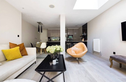 Hampstead Apartment | The English Gentleman, Hampstead Heath - by Out of Office Lifestyle