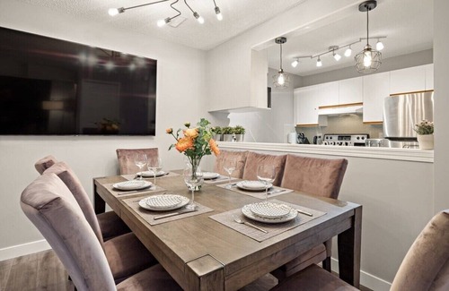 Canmore Ski Chalet | The Eros by Samsara SSR Property Management|Private Entry|Panorama Top View|2BR+