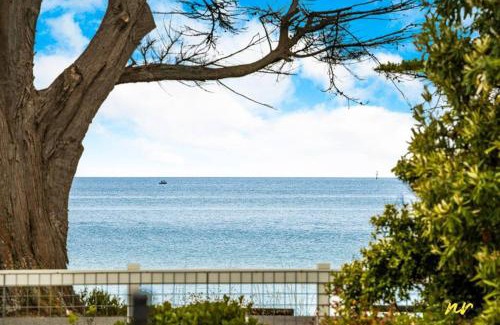 Indented Head House | The Esplanade Indented Heads- Beach front, Luxury, Sleeps 8, Spacious, Aircon, Heating,