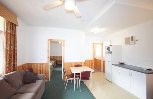 Lakes Entrance Hotel | The Esplanade Motel