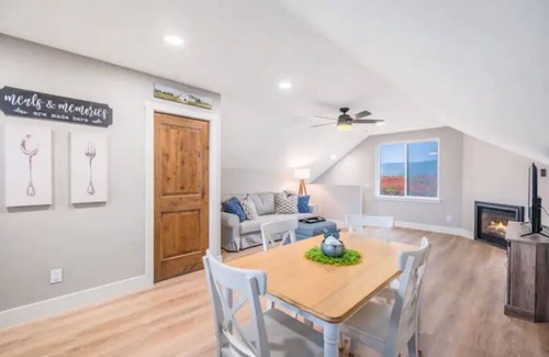 Fort Valley House | The Farmhouse at Humphreys Peak-Relax with a view!