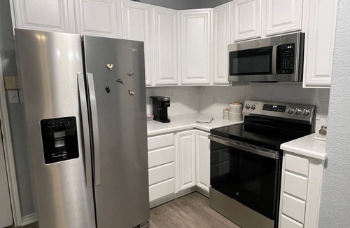 Wellborn House | The Farmhouse - Spacious Townhome Minutes From Texas A&M University