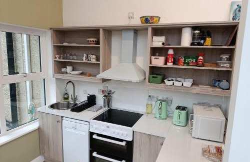 Kilmuckridge Bed & Breakfast | The Feathered Nest Apartment at The Cracked Hen