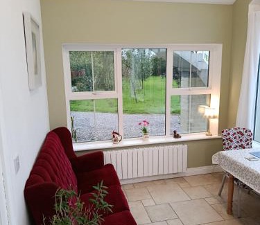 Kilmuckridge Bed & Breakfast | The Feathered Nest Apartment at The Cracked Hen