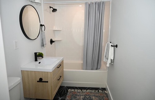 York Harbor Apartment | The Ferncroft Bungalow at York Beach w' Concierge