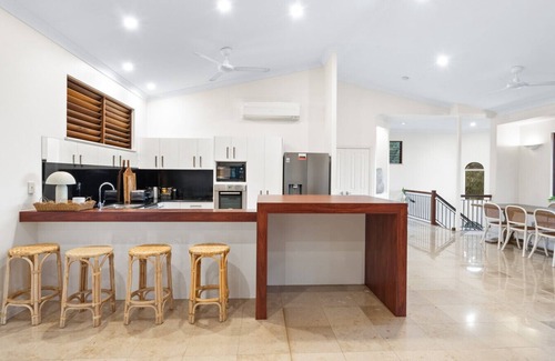 Clifton Beach Apartment | The Ferns Villa Serene Retreat with Ocean Views