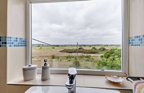 Felixstowe House | The Ferry Cottage - Three Bedroom House, Sleeps 6