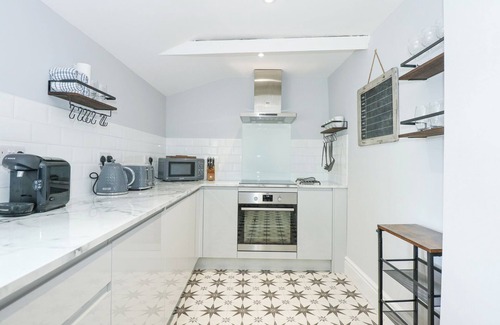 Menai Bridge Cottage | THE FIR GROVE ANNEX, pet friendly, with a garden in Menai Bridge