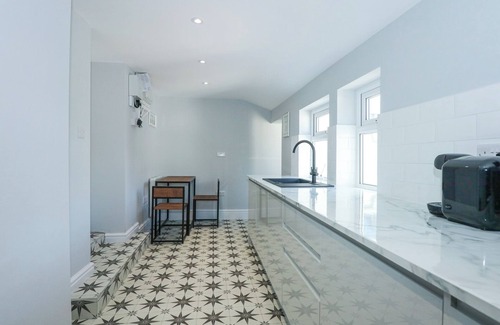 Menai Bridge Cottage | THE FIR GROVE ANNEX, pet friendly, with a garden in Menai Bridge