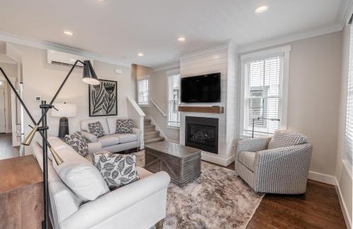 Pacific Beach House | The Fircrest by Seabrook Hospitality