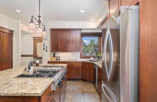 Greeley House | The Fireside Retreat | 6 BD, Sauna, Home Theater