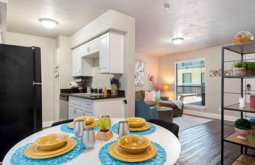 Austin Apartment | The Flamingo 102 l No Service Fees Pool 65 TV