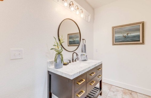 Historic Downtown Manteo Hotel | The Fly South - Room