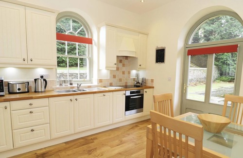 Belford Cottage | THE FOLLY, romantic, with a garden in Belford