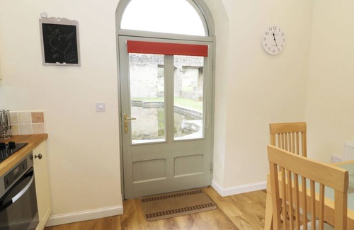 Belford Cottage | THE FOLLY, romantic, with a garden in Belford