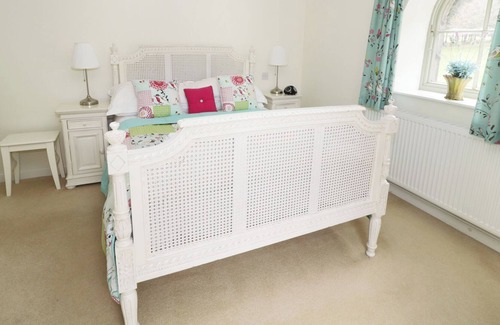 Belford Cottage | THE FOLLY, romantic, with a garden in Belford