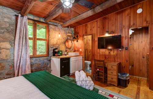 Waynesville Hotel | The Furry Lodge Suite #4