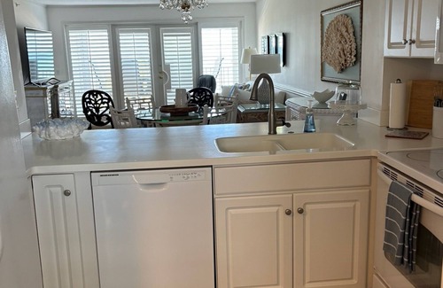Central Beach Condo | The Gables of Vero Beach - Ocean Front Condo 2/2 Vero Beach In Town 4th Floor