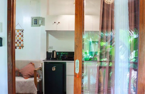 Catangnan Apartment | The Garden Room - Comfy apartment with workspace