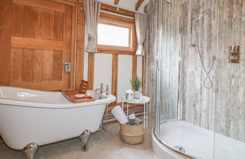 Edingley Cottage | THE GARDEN ROOM, family friendly, with hot tub in Southwell