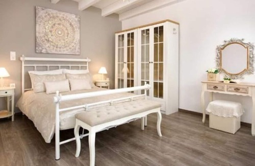 Achilleio House | The Gastouri House by Achilleion Palace - central