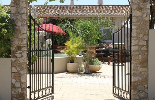 Portimao Apartment | The Gate House apartment. Private setting. Pool. Spa. Gym