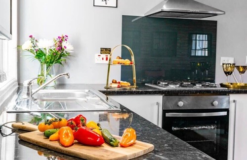 Chester Apartment | The Gathering 3 - Chester City Centre – Sleeps 14