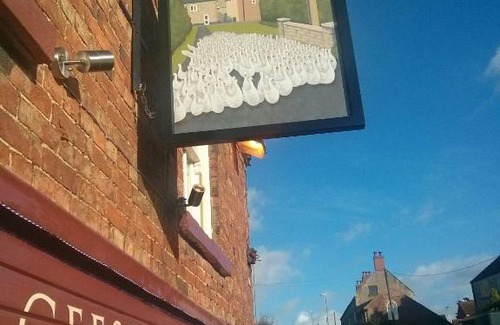 Croxton Kerrial Hotel | The Geese and Fountain