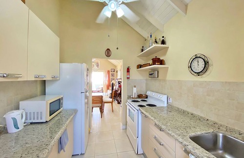 Apple Hall House | The Gem is located a few minutes walk to the beautiful Bottom Bay Beach