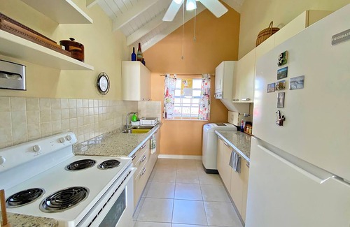 Apple Hall House | The Gem is located a few minutes walk to the beautiful Bottom Bay Beach