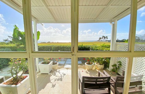 Apple Hall House | The Gem is located a few minutes walk to the beautiful Bottom Bay Beach