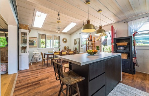 Briggs Farm House | The Getaway- beach, nature, Hottub, fire- relax!