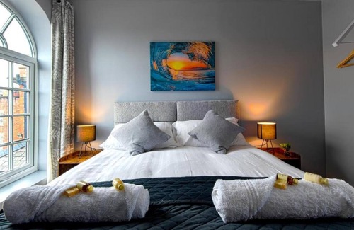Wrexham Apartment | The Glyndwr - Berwyn House - Central Wrexham - Sleeps Up To 6