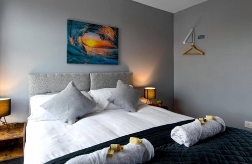 Wrexham Apartment | The Glyndwr - Berwyn House - Central Wrexham - Sleeps Up To 6