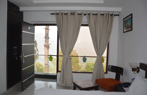 Smanora Range Hotel | The Golden Sunrise Hotel