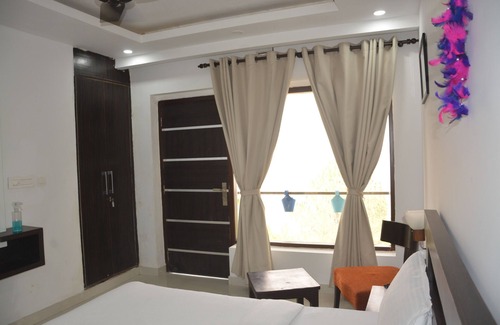 Smanora Range Hotel | The Golden Sunrise Hotel