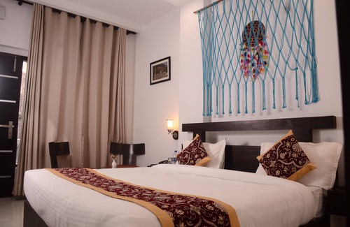 Smanora Range Hotel | The Golden Sunrise Hotel