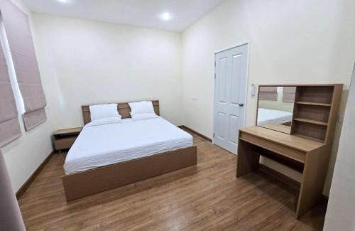 Chiang Mai Villa | The Golden Town CNX private house